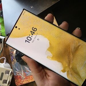 Samsung Galaxy S22 Ultra Smartphone - Maroon